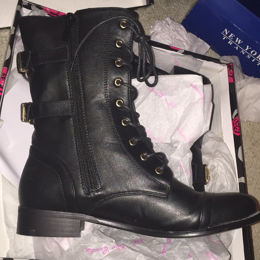 Combat boots